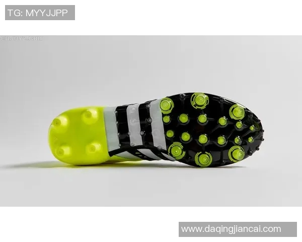 揭秘足球明星黑色鞋底的神秘身份与背后故事