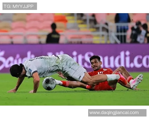 紫色皮肤的足球明星是谁他在赛场上的表现引发了怎样的关注与讨论